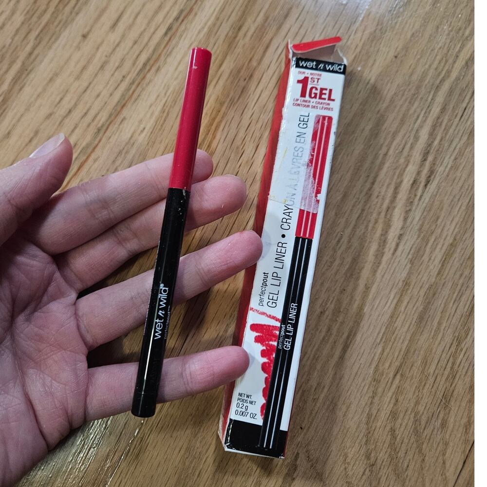 Wet n Wild Perfect Pout Gel Lip Liner #656B Red The Scene